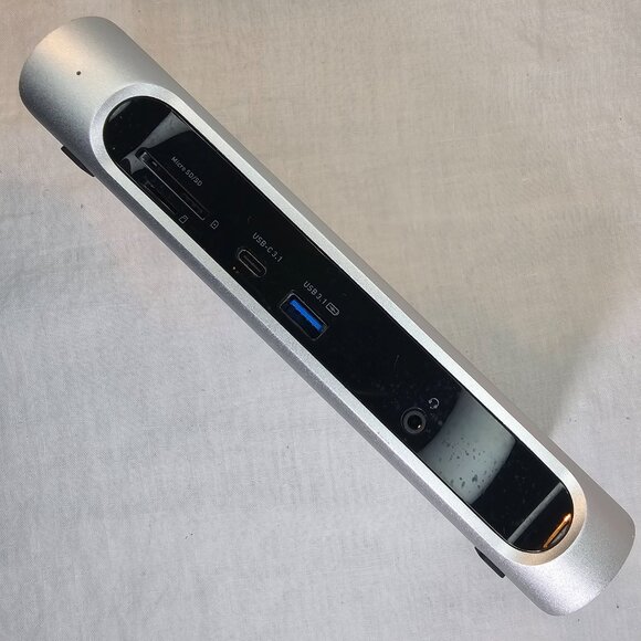 Cable Matters Hybrid Thunderbolt 3 Docking Station Dock 96W 14-in-1 107044 - Picture 3 of 6